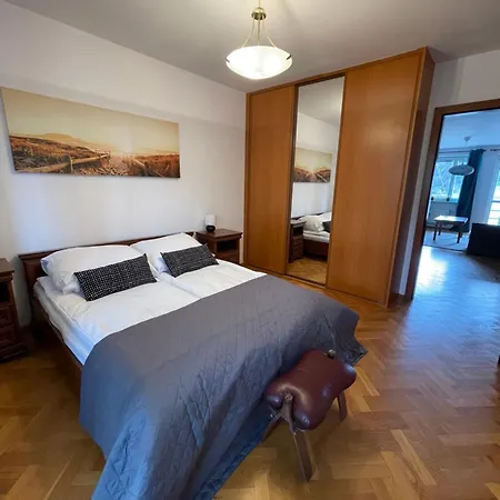 - No 7 Апартаменты *